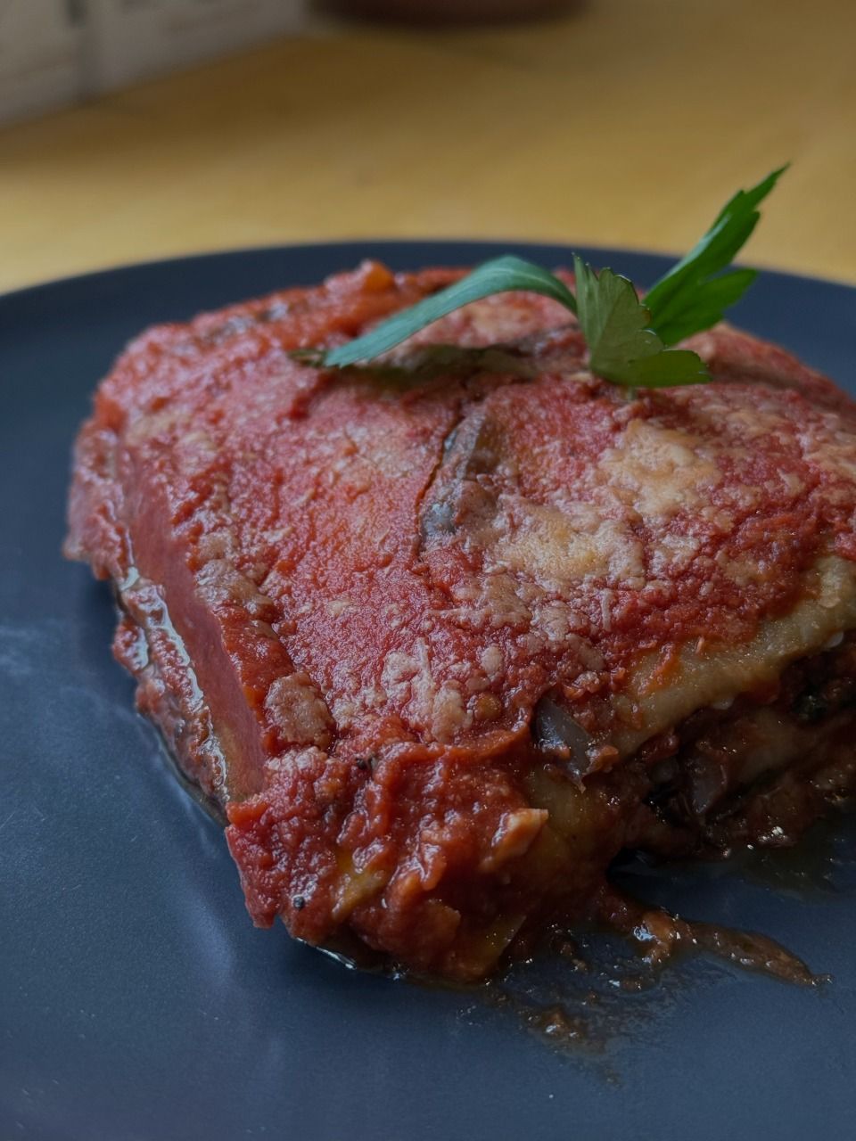 Porzione di parmigiana napoletana