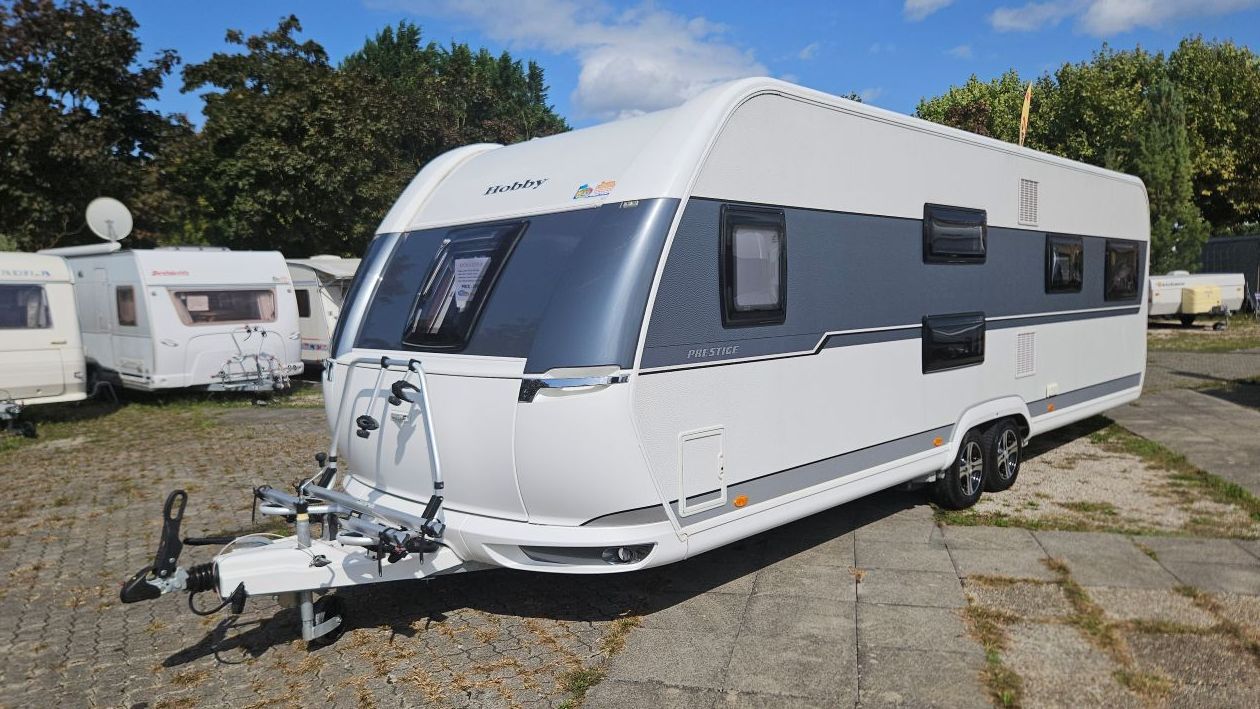 Belle Hobby 720 Prestige avec auvent