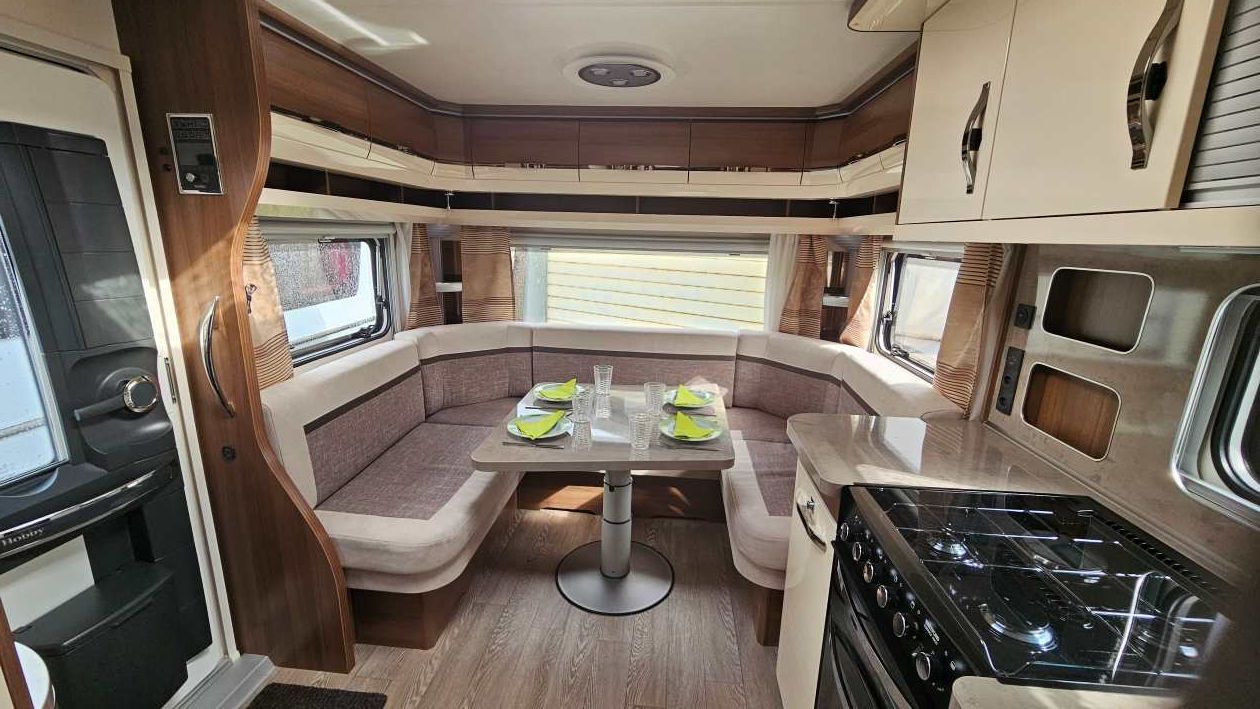 Belle Hobby 720 Prestige avec auvent