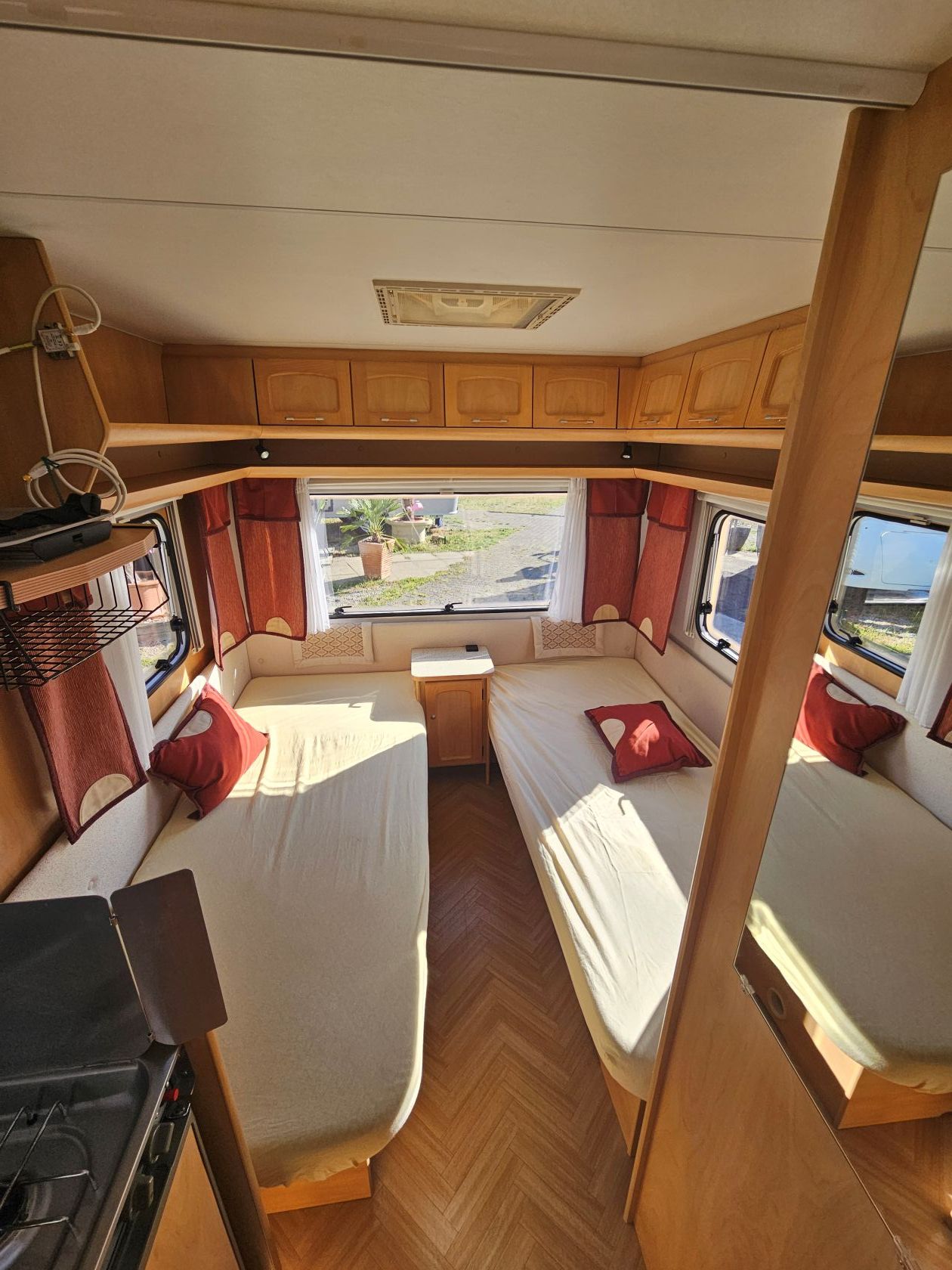 Burstner 480 TL Avantgarde Ventana avec 2 auvents et Mover - vue intérieure - coin couchage