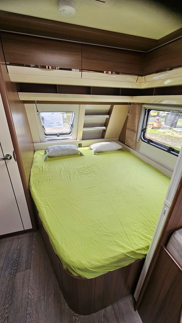 Belle Hobby 720 Prestige avec auvent