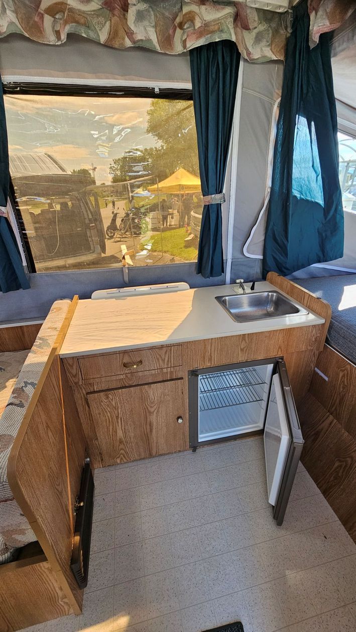 Thor Dutchmen 1003 Pop-Up Trailer - cuisine