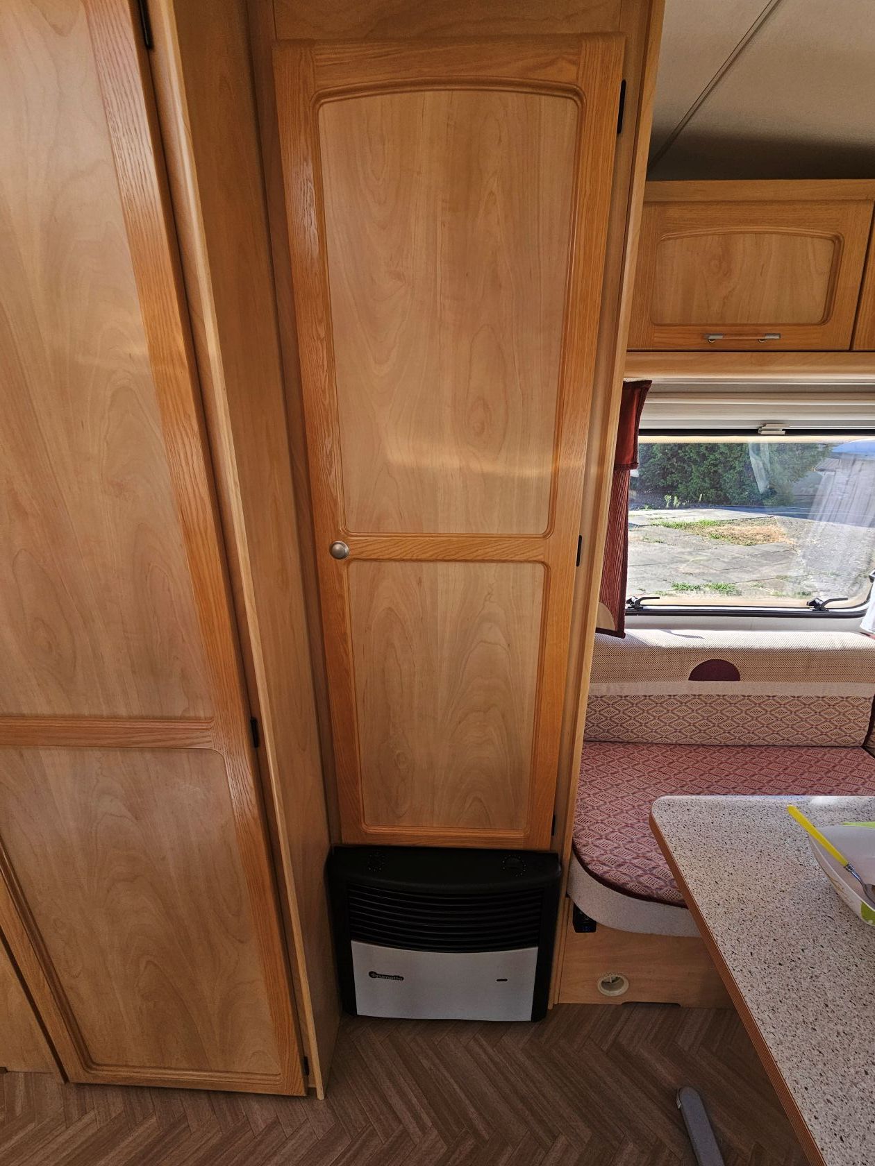 Burstner 480 TL Avantgarde Ventana avec 2 auvents et Mover - vue intérieure - rangement