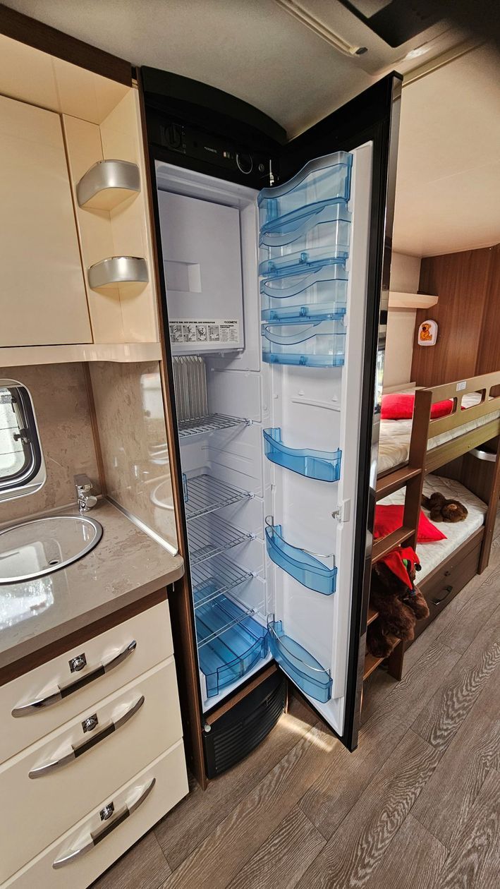 Belle Hobby 720 Prestige avec auvent