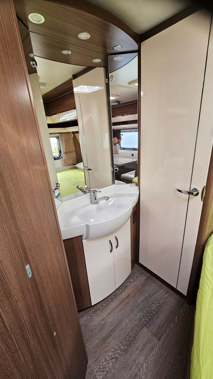 Belle Hobby 720 Prestige avec auvent