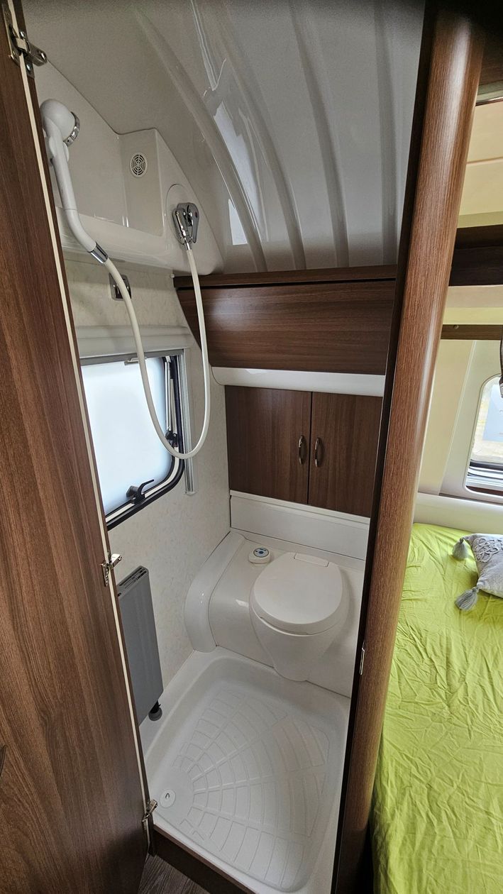 Belle Hobby 720 Prestige avec auvent