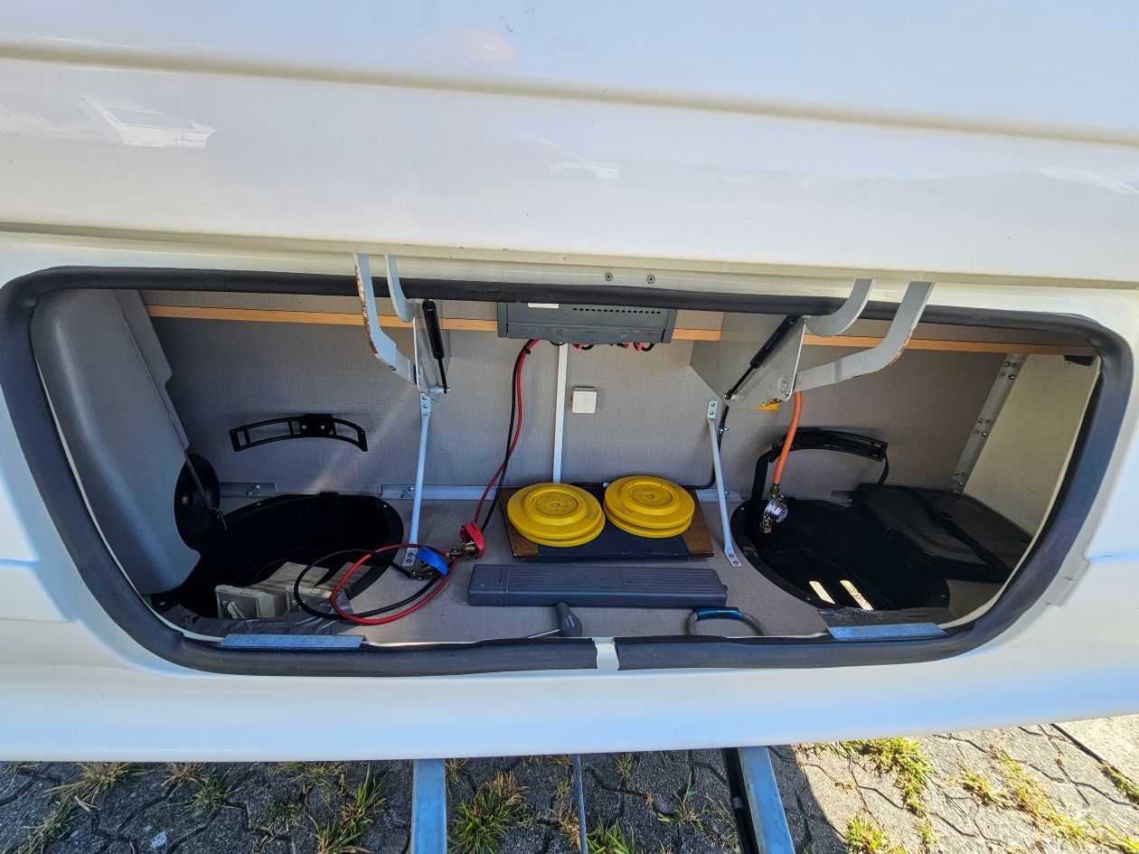 Burstner 480 TL Avantgarde Ventana avec 2 auvents et Mover - Evasion caravane