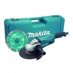 Una smerigliatrice angolare Makita con disco da taglio in una custodia.