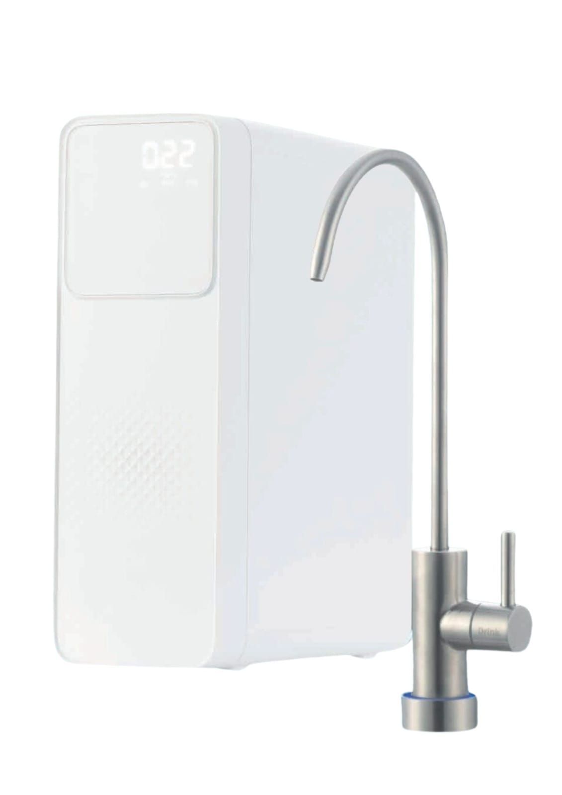 Dispensador de agua con filtro de encimera blanco con grifo curvo de acero inoxidable en el lateral.