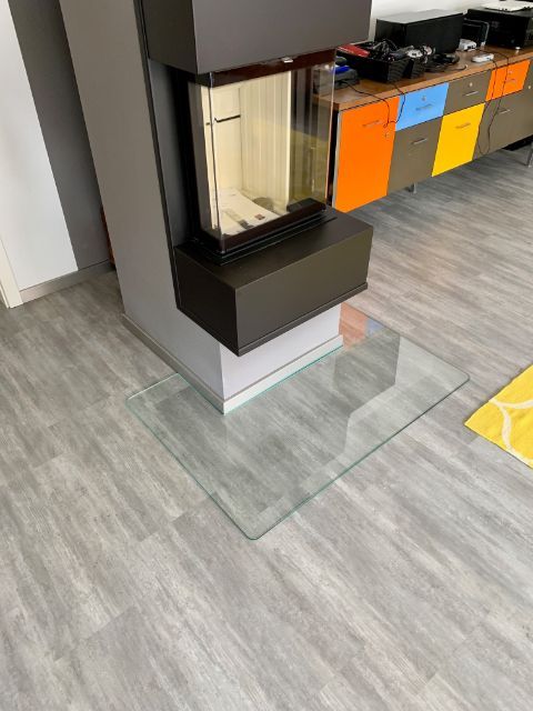 Glaserei Dieter Müller Glasboden vor einem Kamin