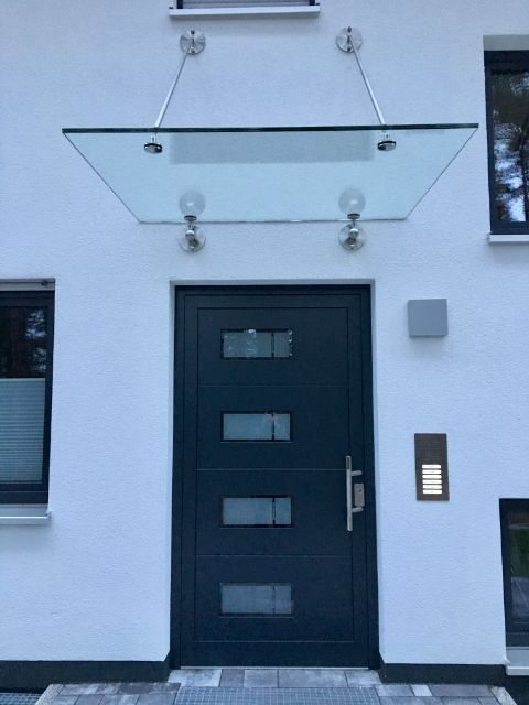 Glaserei Dieter Müller Hauseingang mit Vordach aus Glas