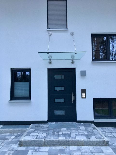 Glaserei Dieter Müller Hauseingang mit Vordach aus Glas