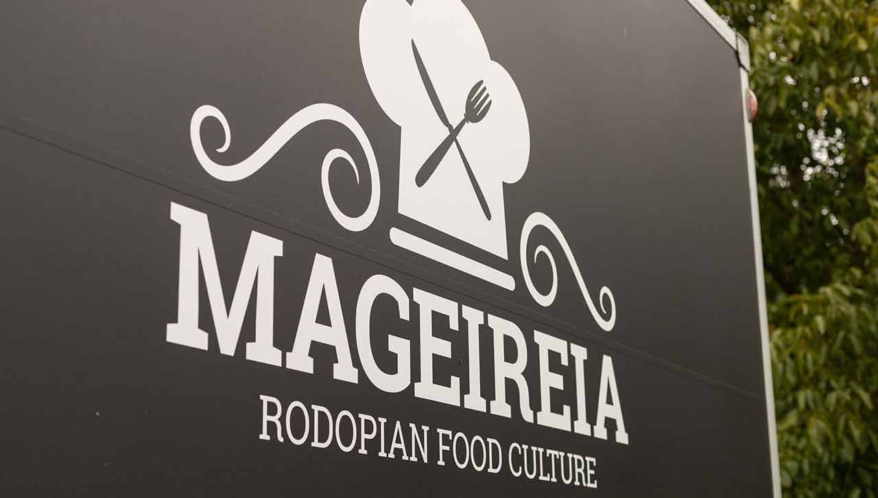 ein schwarz-weißes Zeichen für mageireia rodopian food culture