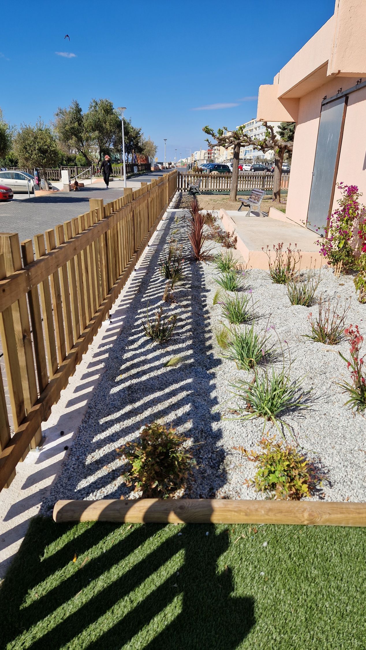 Clôture en bois avec jardin intérieur