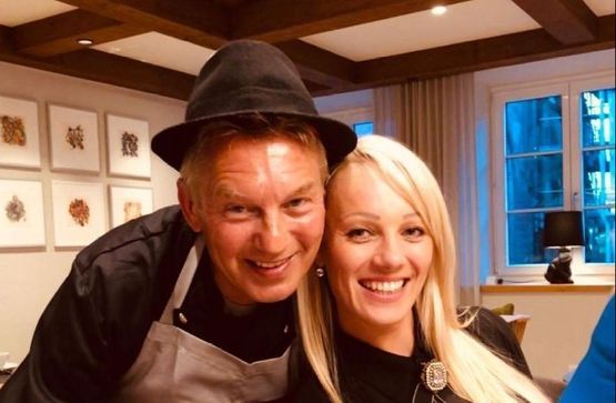 Andreas Wolf mit Blonde Kundin