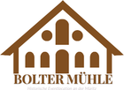 Braunes, hausförmiges Logo mit Fenstern und dem Text „BOLTER MÜHLE“ darunter