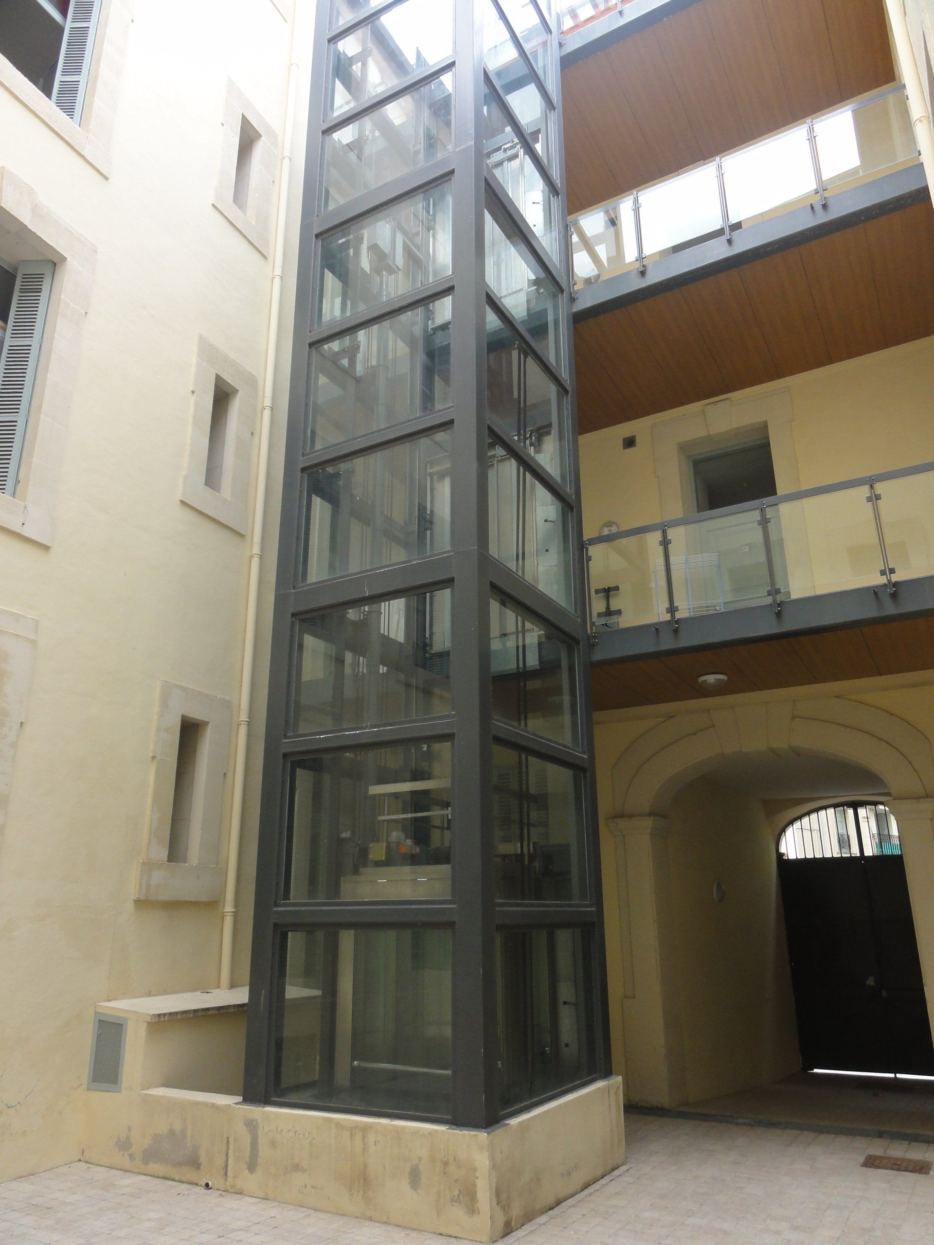 Installation d'ascenseur extérieur