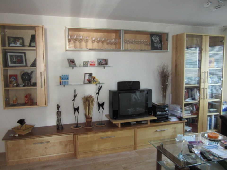 Fernsehtisch aus Holz