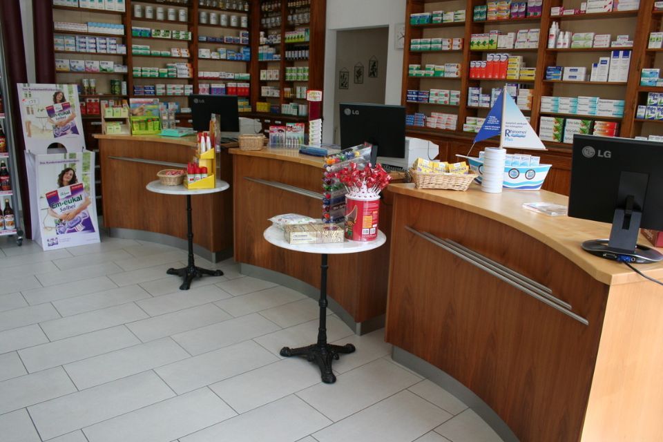 Holzzeile in Apotheke