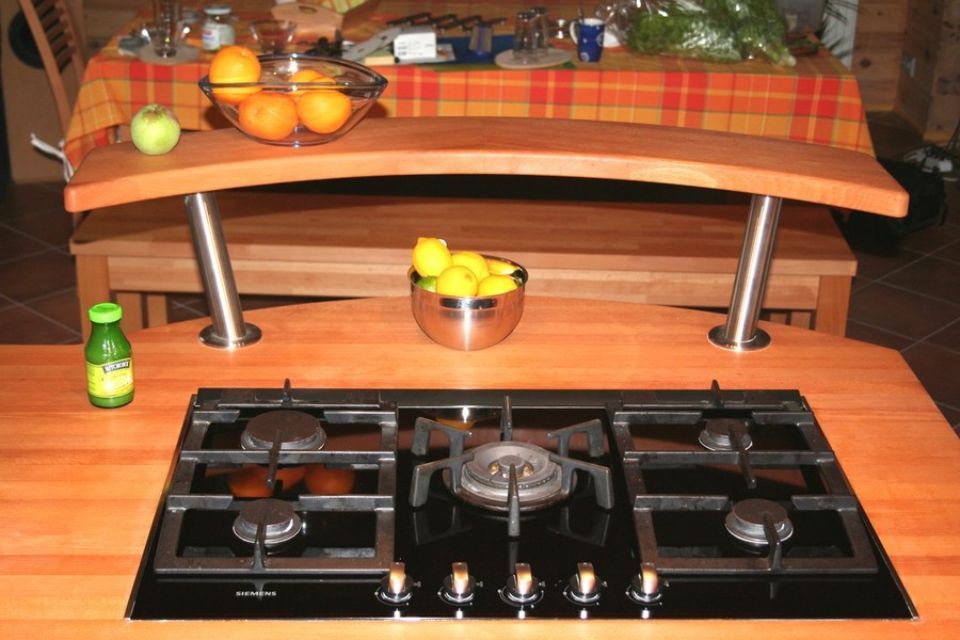 Küchenzeile aus Holz