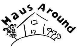 Haus Around-Logo mit einem stilisierten Haus, einer Weinrebe und einem geschwungenen Text