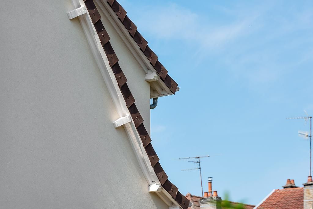 Dessous de toit et cache-moineaux