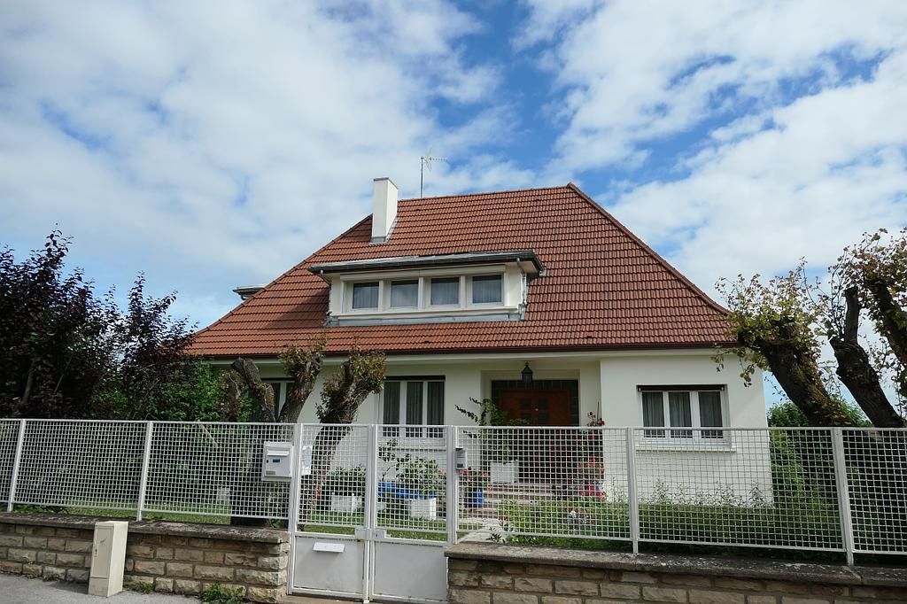 Toit après réfection et couverture sur chiens-assis