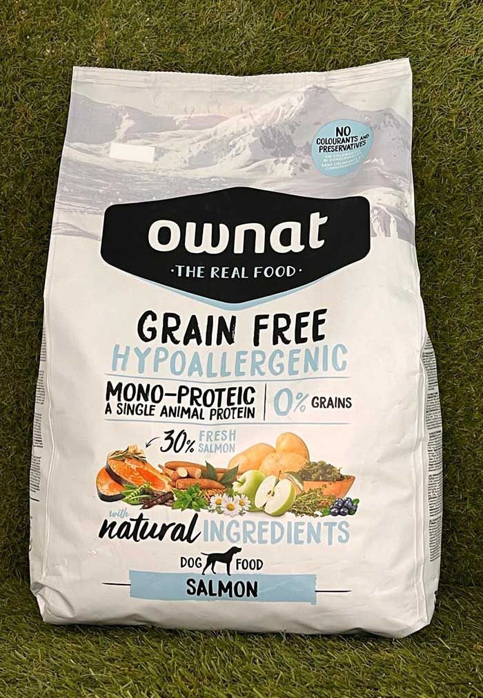 Bolsa de alimento hipoalergénico para perros Ownat sin cereales, de salmón, en hierba.