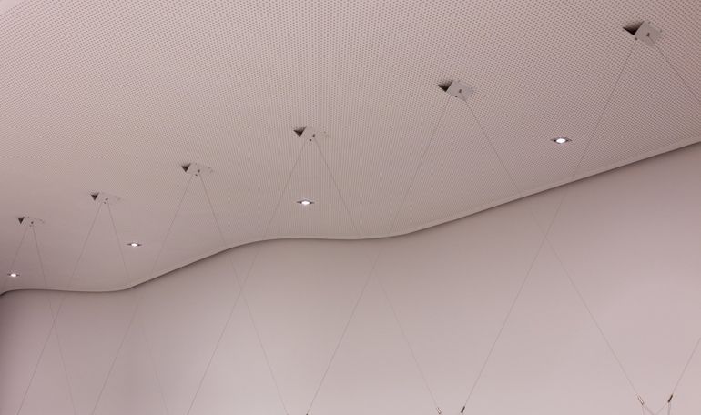 Plafond tendu avec des formes