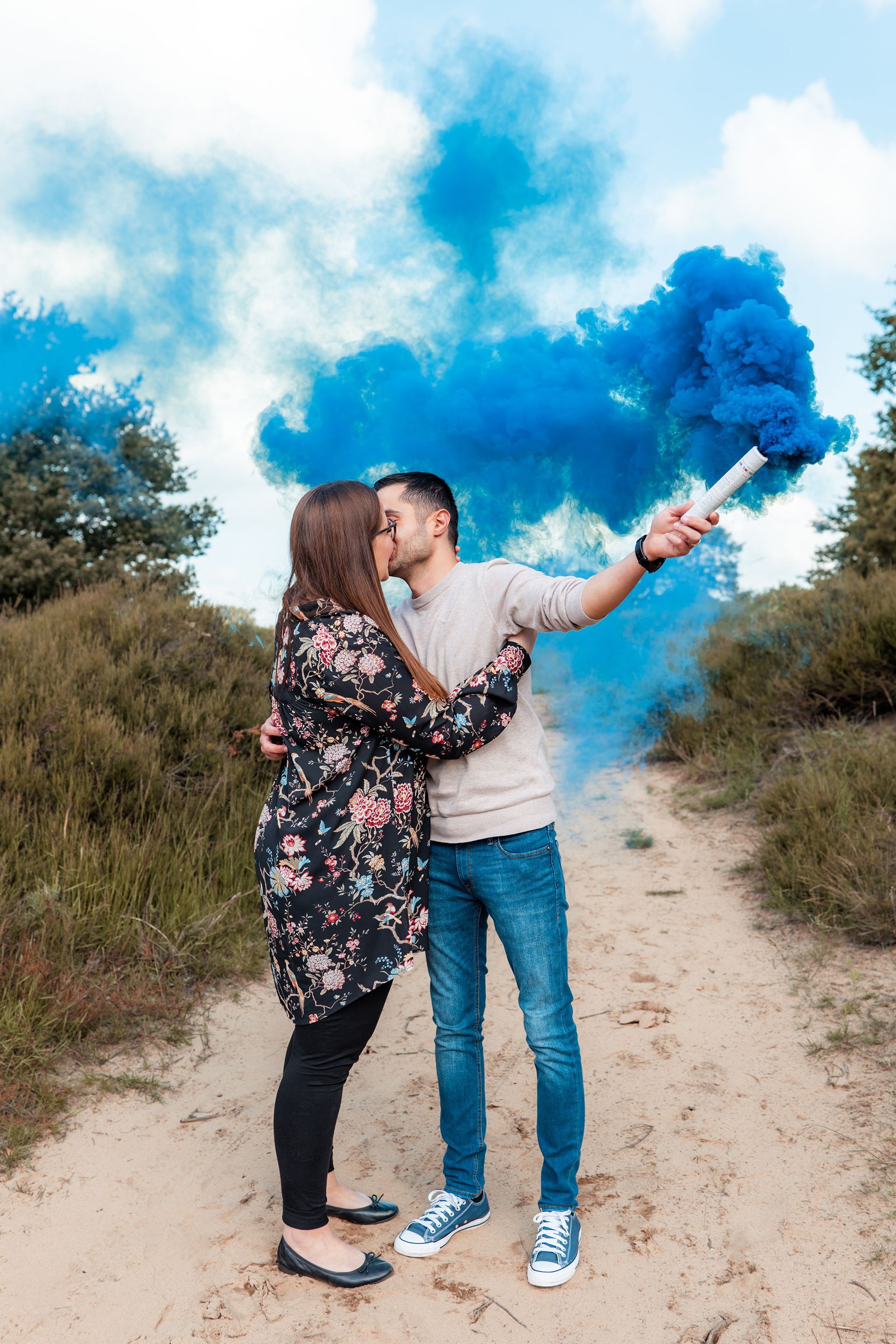 Babybauchshooting mit Gender Reveal in der Wahner Heide bei Köln – emotionale Schwangerschaftsfotos in NRW.