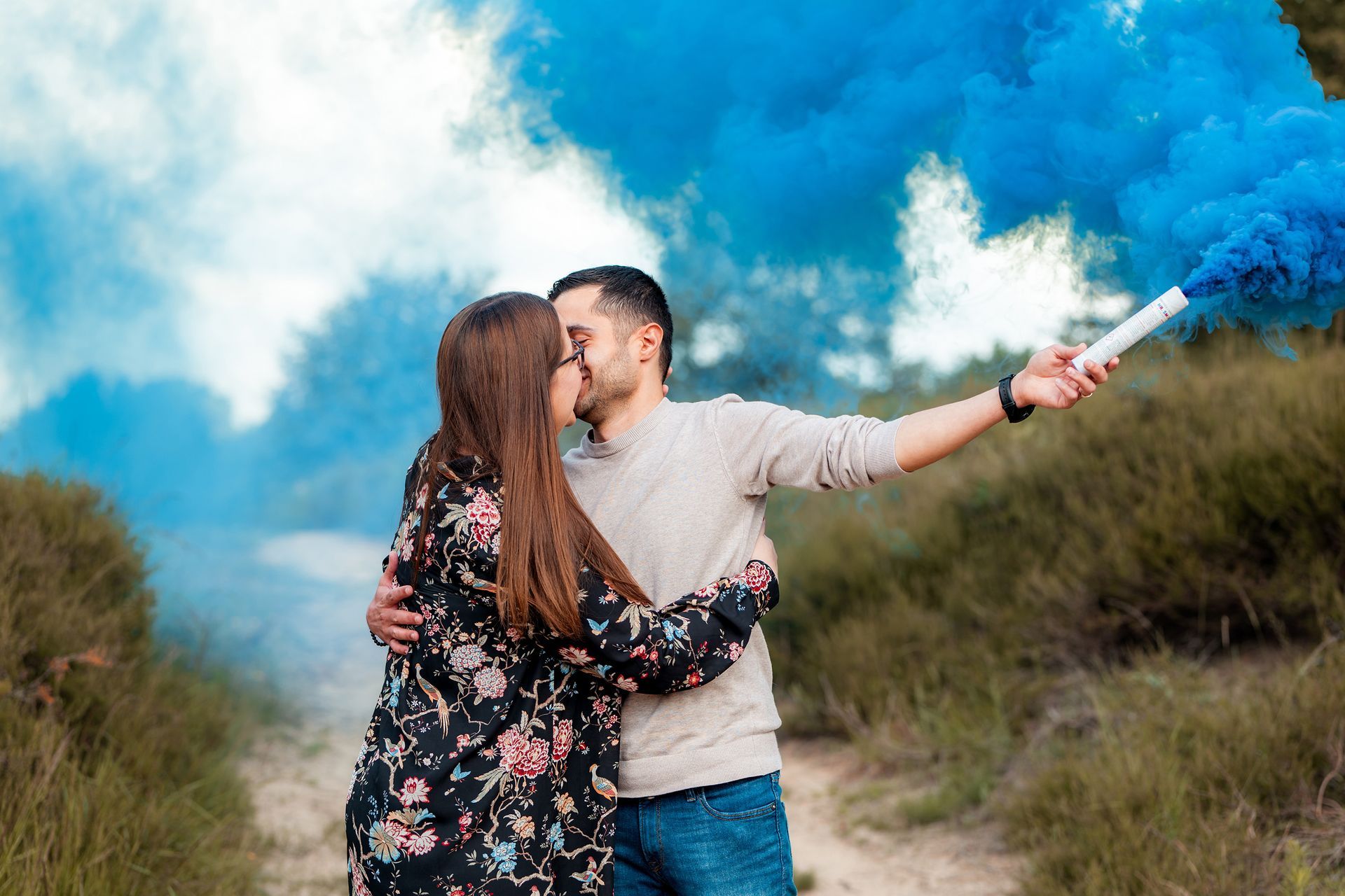 Gender Reveal Babybauchshooting Outdoor in der Wahner Heide bei Köln – kreative Fotos für werdende Eltern in NRW.