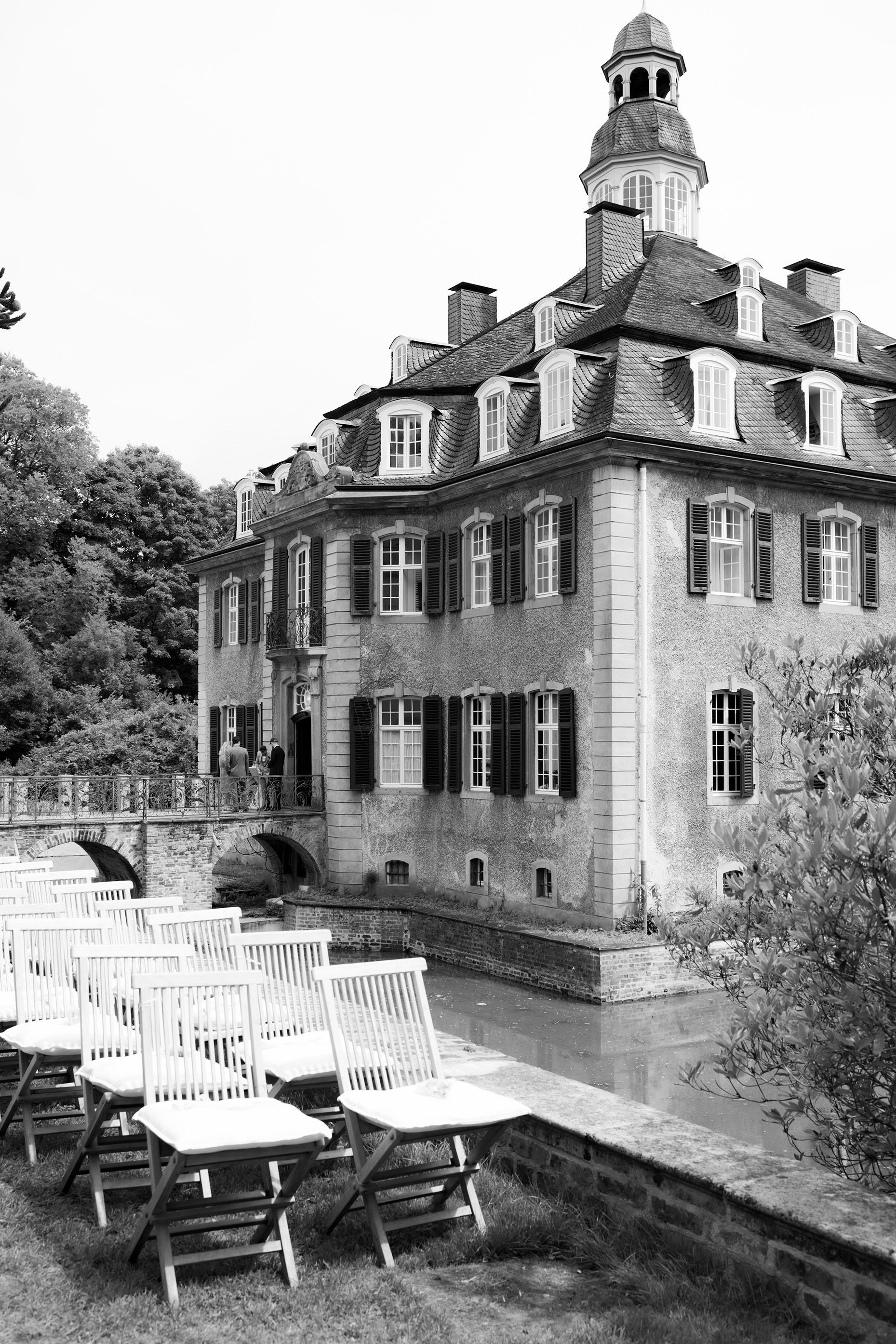 Hochzeitslocation: Das historische Wasserschloss in Solingen.