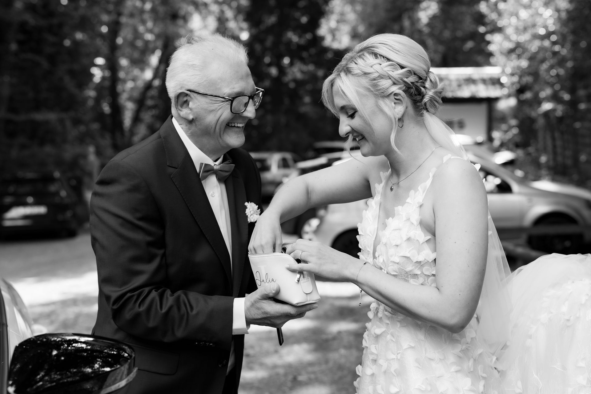 Inniger Moment zwischen Braut und ihrem Vater bei der freien Hochzeit