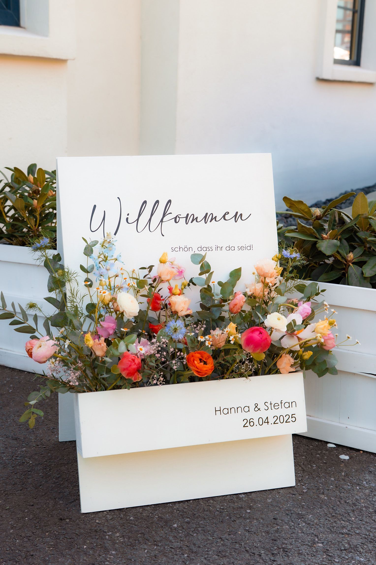 Florales Willkommensschild vor dem Tyde Dortmund