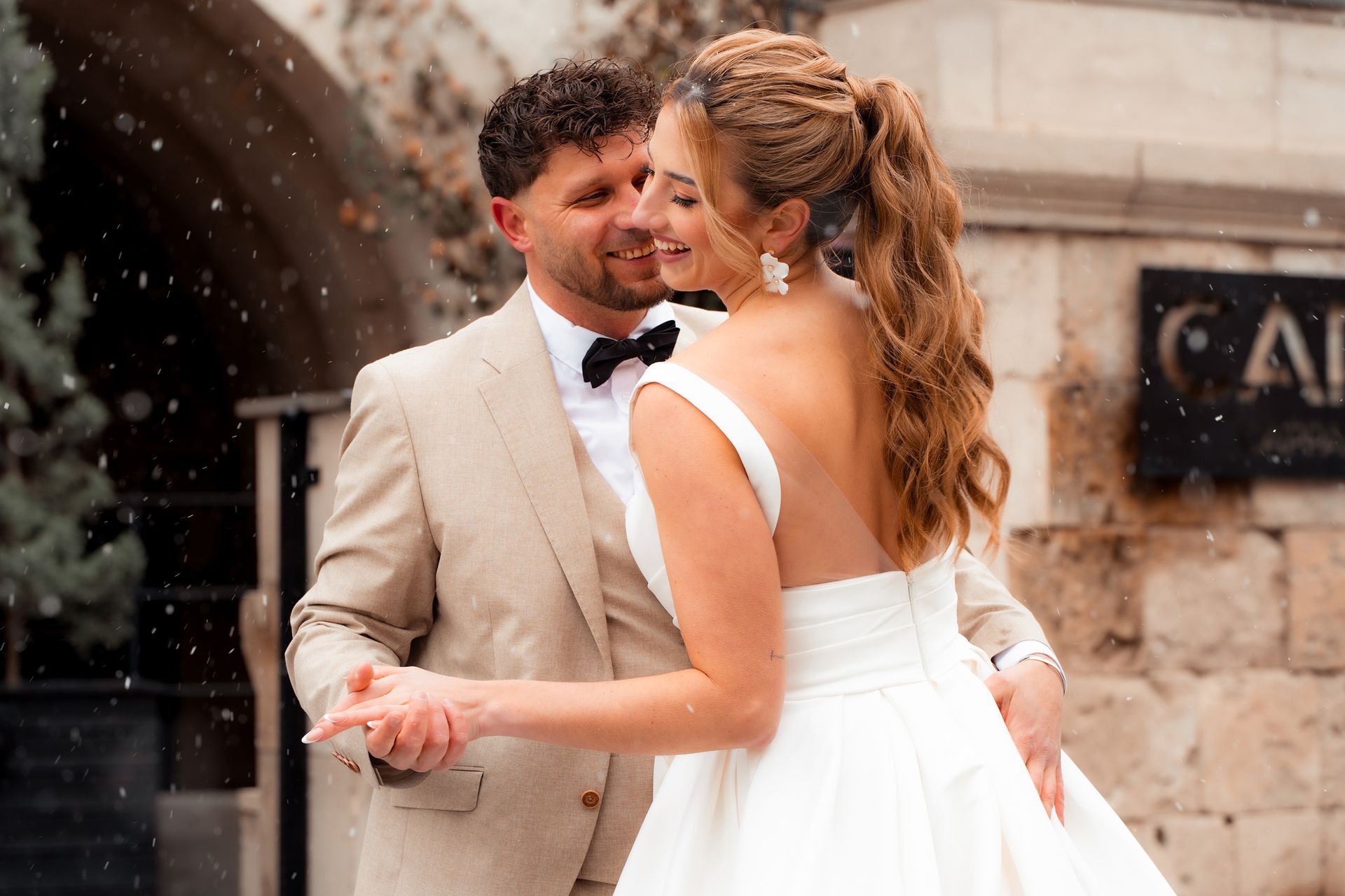 Romantisches Brautpaarshooting im Schnee bei Destination Wedding