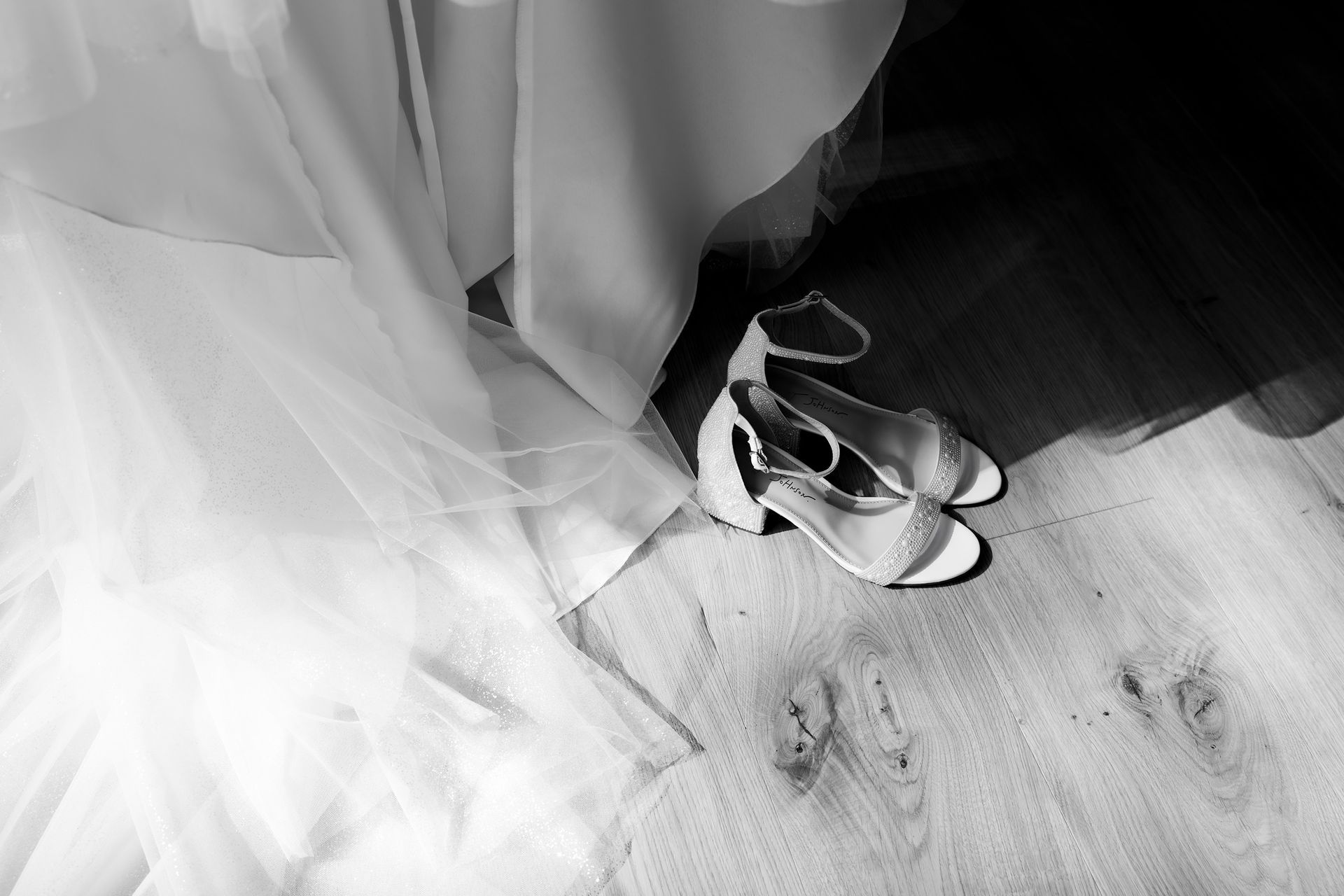 Braut-Schuhe und Accessoires beim Getting Ready vor der Trauung in Bremen