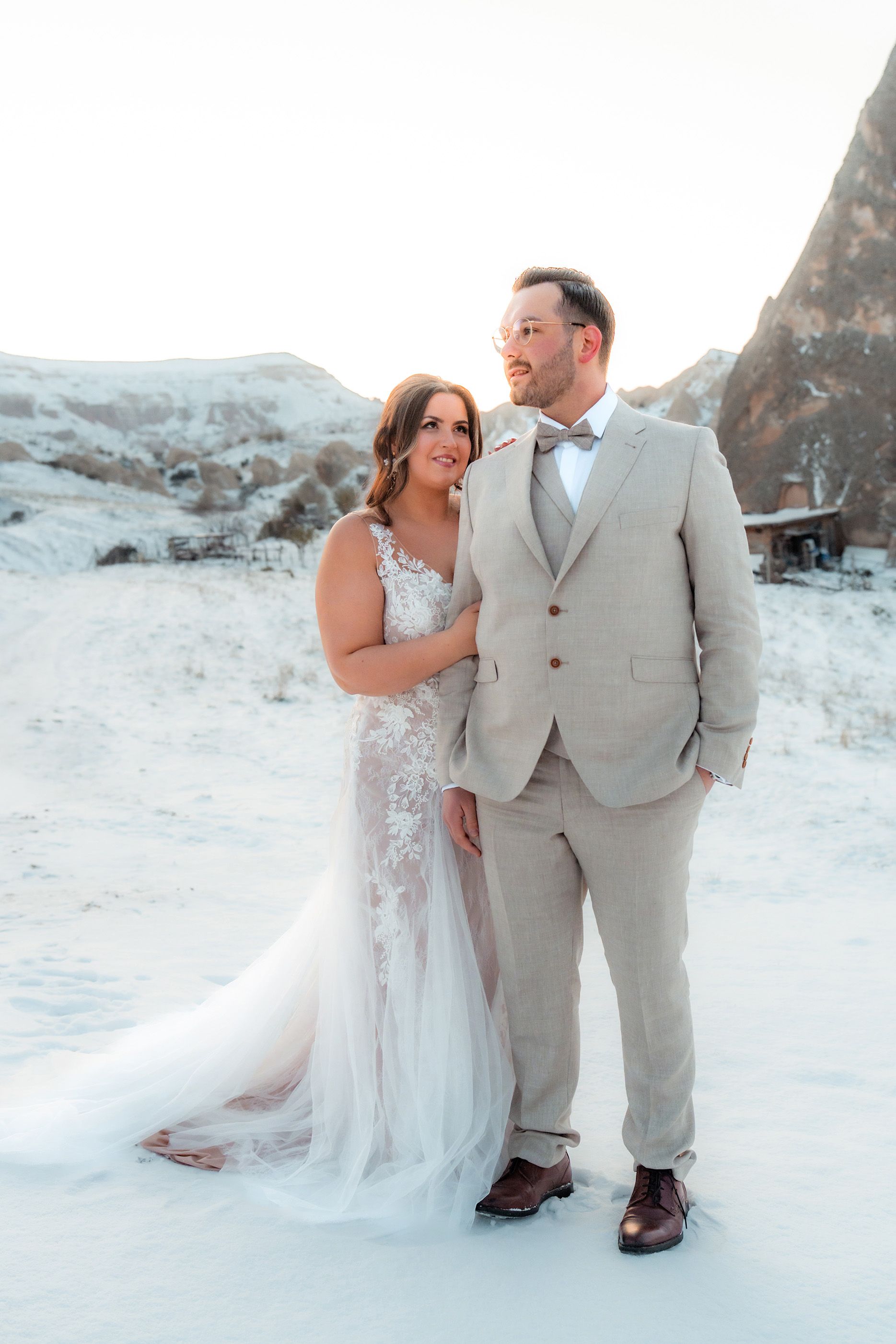 Destination Wedding Kappadokien: Brautpaarshooting im Schnee