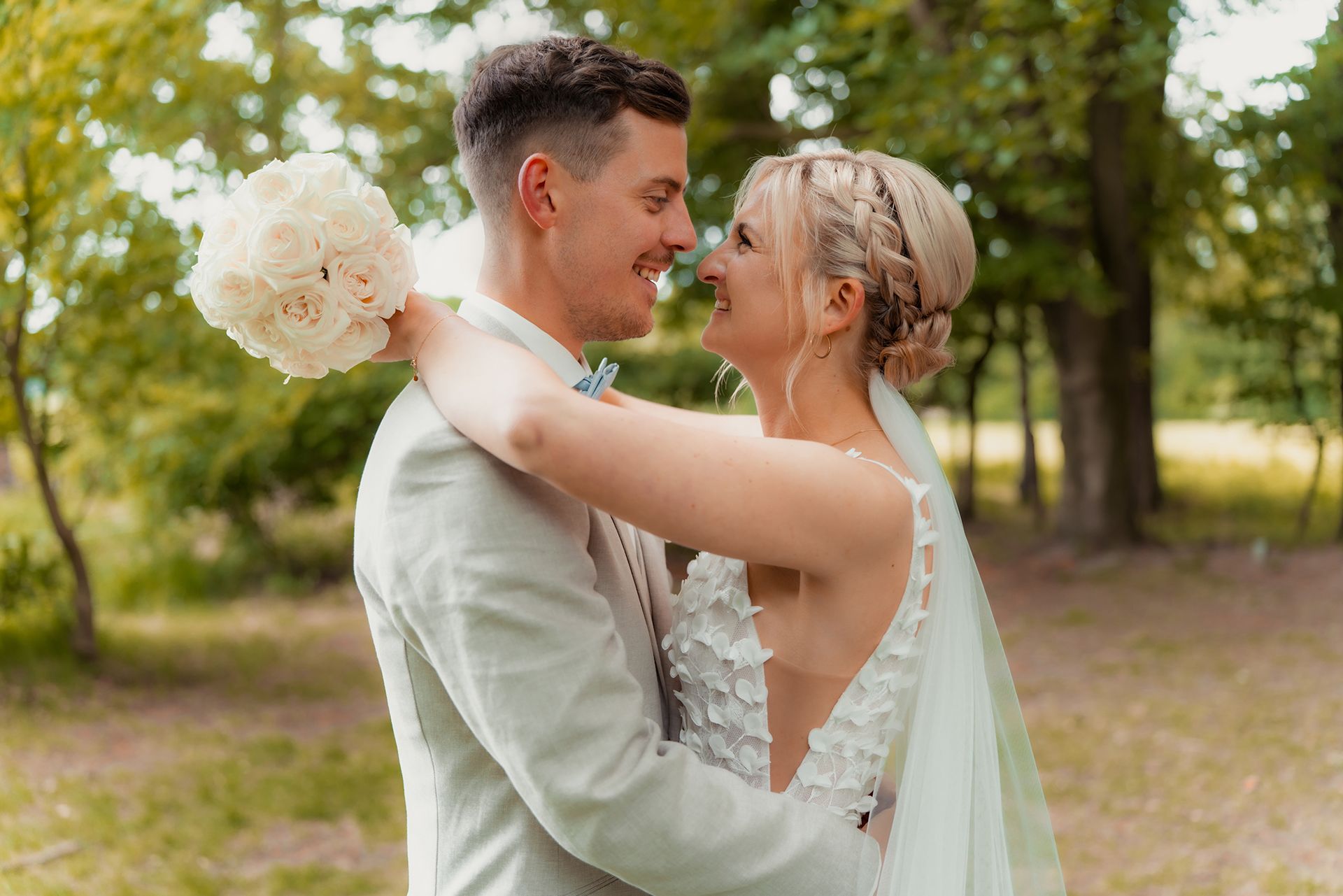 Hochzeit im Schloss Schönebeck Bremen und freie Trauung im Bruns Garten Schwanewede, festgehalten in