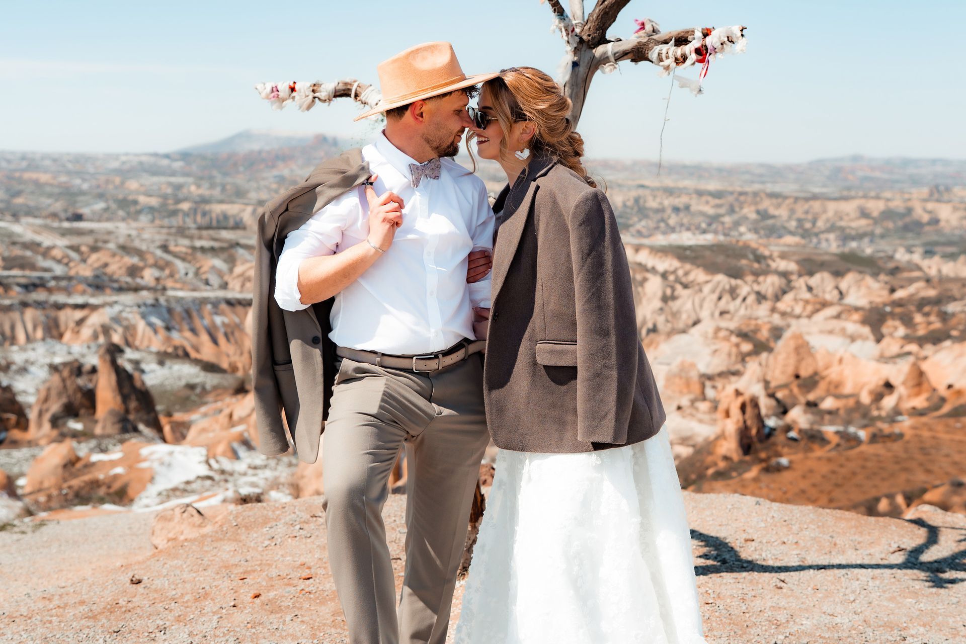 Sommerhochzeit in Kappadokien: Brautpaarshooting im Valley