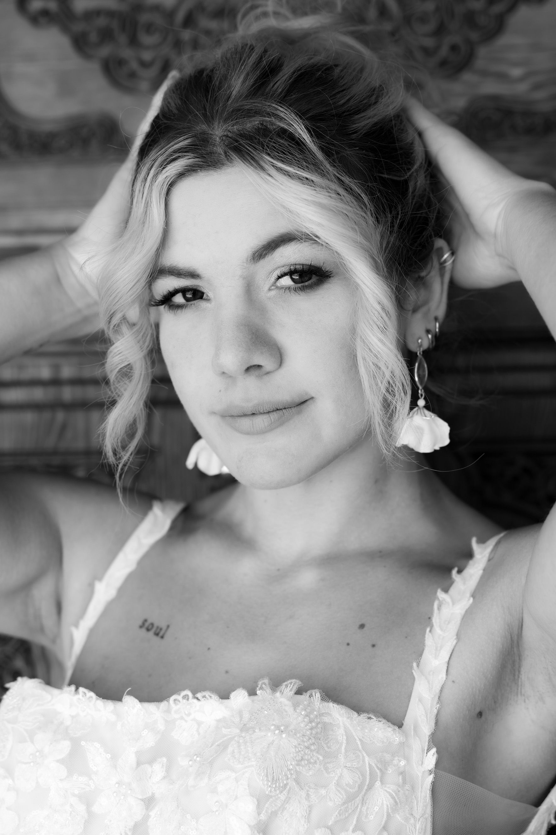 Elegantes Brautportrait beim Getting Ready in Kappadokien