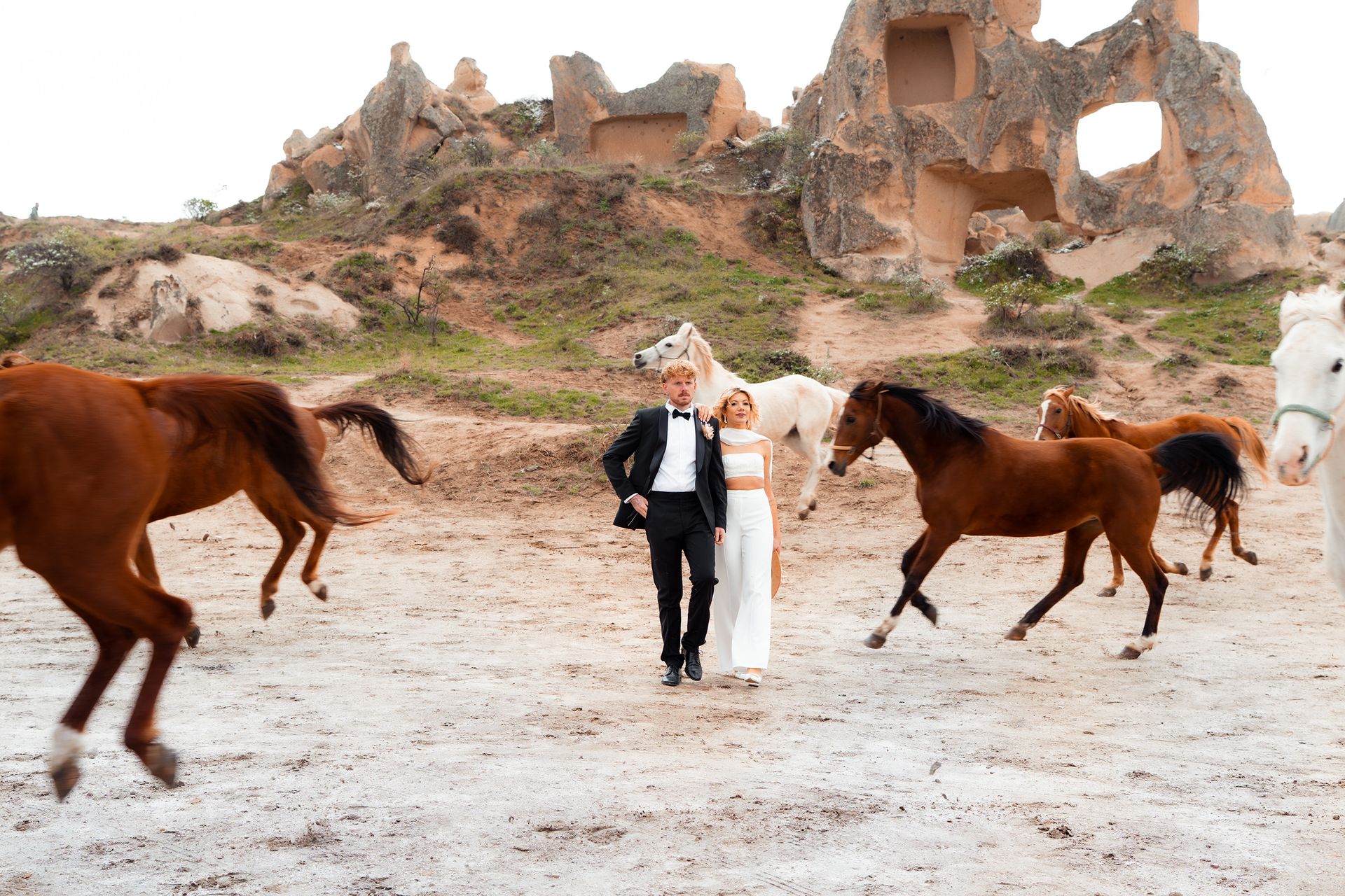 Hochzeit Kappadokien: Brautpaarshooting mit Wildpferden