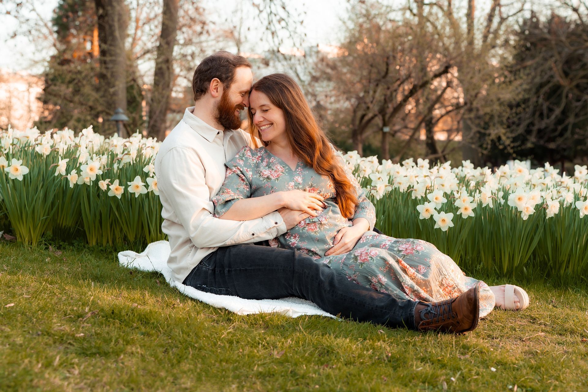 Gender Reveal Babybauchshooting Outdoor in der Wahner Heide bei Köln – kreative Fotos für werdende Eltern in NRW.