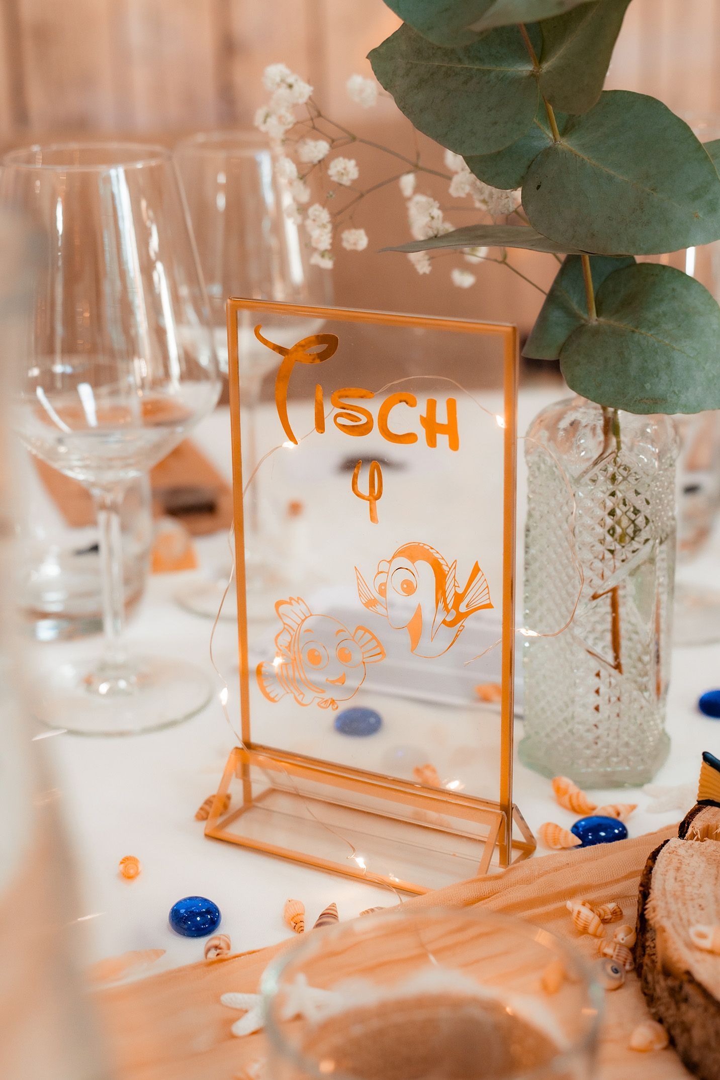 Stimmungsvolle Tischdekoration mit Kerzenlicht bei der Hochzeitsfeier im Grand Central Bremen.