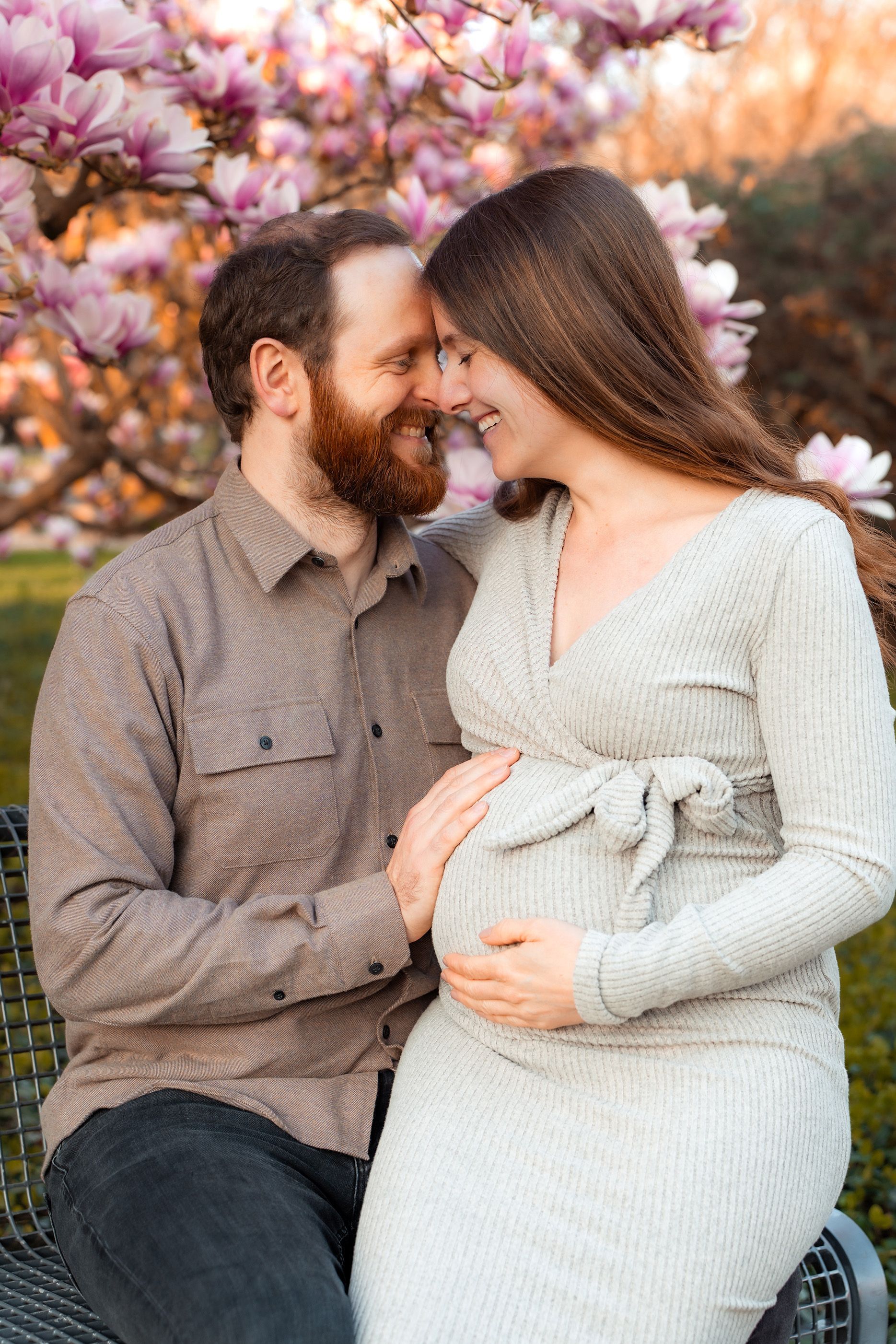 Babybauchshooting mit Gender Reveal in der Wahner Heide bei Köln – emotionale Schwangerschaftsfotos in NRW.