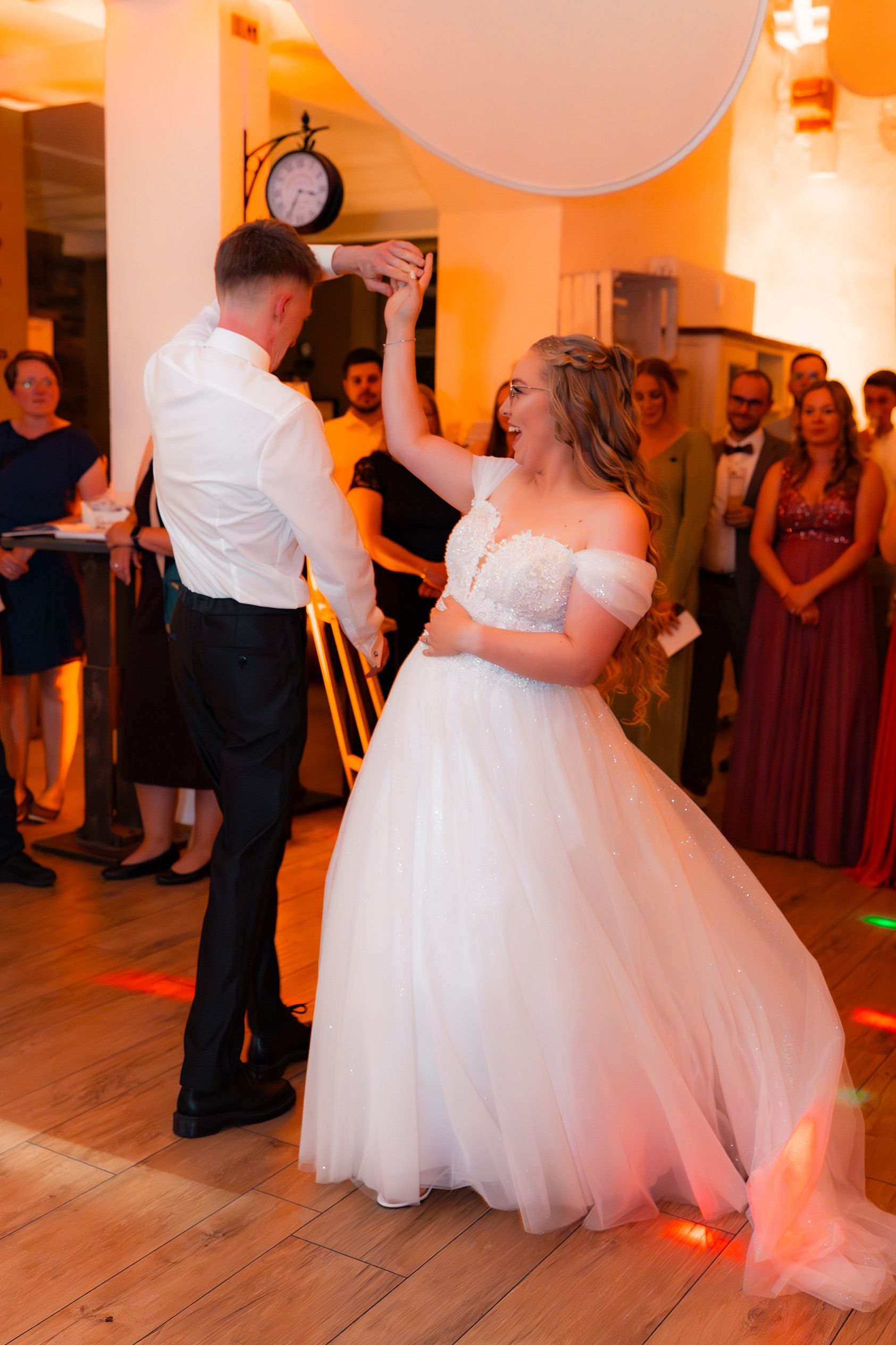 Brautpaar beim Hochzeitstanz auf der Feier im Grand Central Bremen.