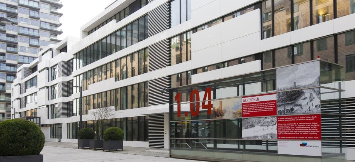 Der Sitz unserer orthopädischen Privatpraxis im Kölner Rheinauhafen von außen.