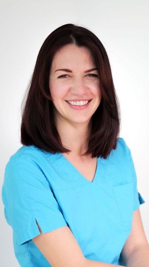 Portrait von Elisa Strümper, Leitung und Managerin unserer Orthopädie Privatpraxis in Köln.
