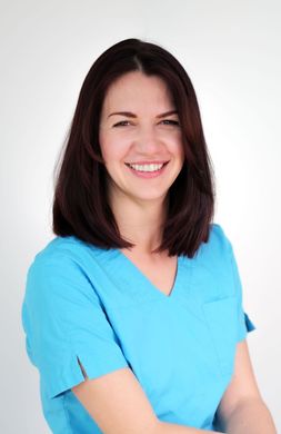 Portrait von Elisa Strümper, Leitung und Managerin unserer Orthopädie Privatpraxis in Köln.