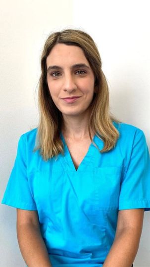 Portrait von Ezgi Akar, medizinische Fachangestellte in unserer Orthopädie Privatpraxis in Köln.