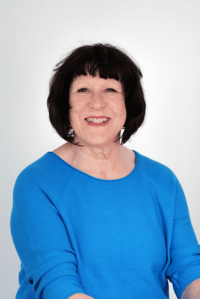Portrait von Ulrike Kennchen-Schlebusch, wissenschaftliche Mitarbeiterin in unserer Orthopädie Privatpraxis in Köln.